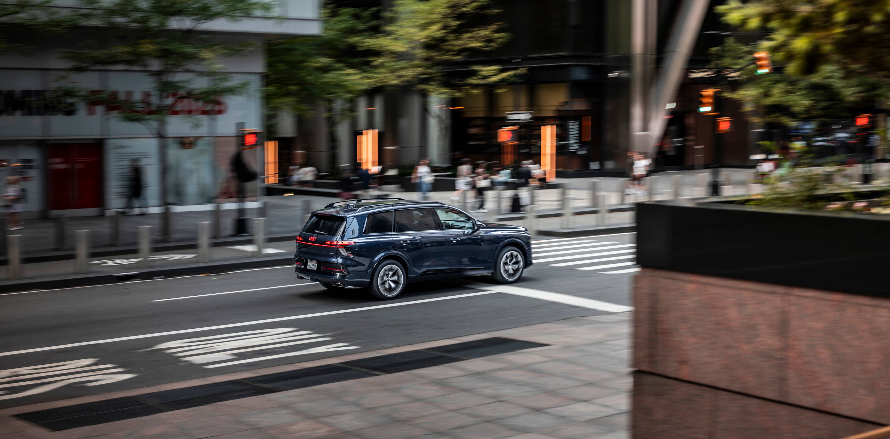 Waitomoblau Metallic, Fahraufnahme aus New York City