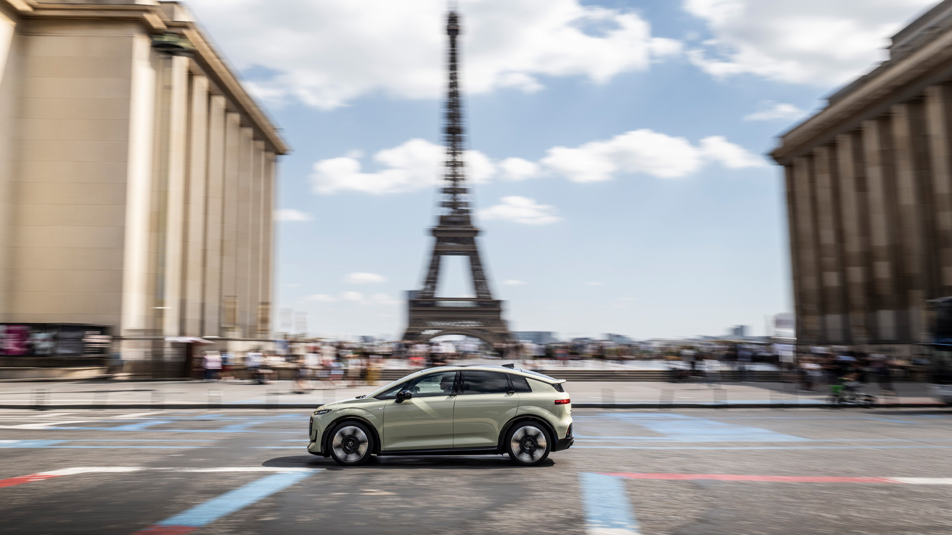 Outdoor-Aufnahme Audi A2 vor dem Eiffelturm
