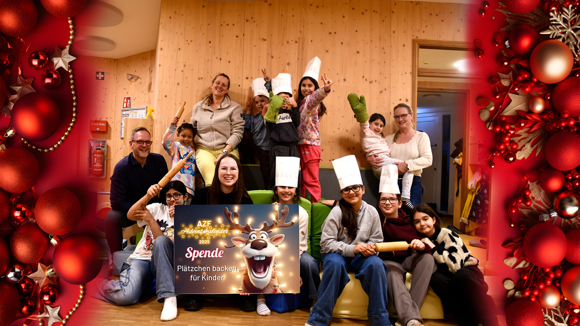 Viele Menschen halten eine Spendentafel