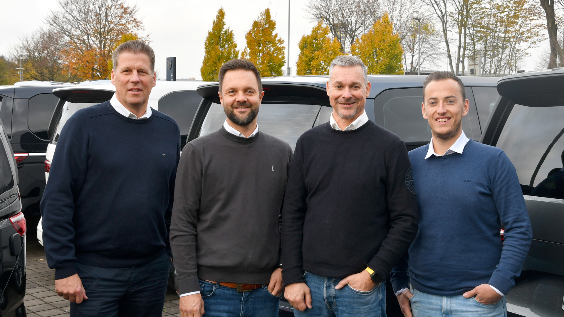 Freundliches AZF Flensburg Team für Volkswagen Nutzfahrzeuge